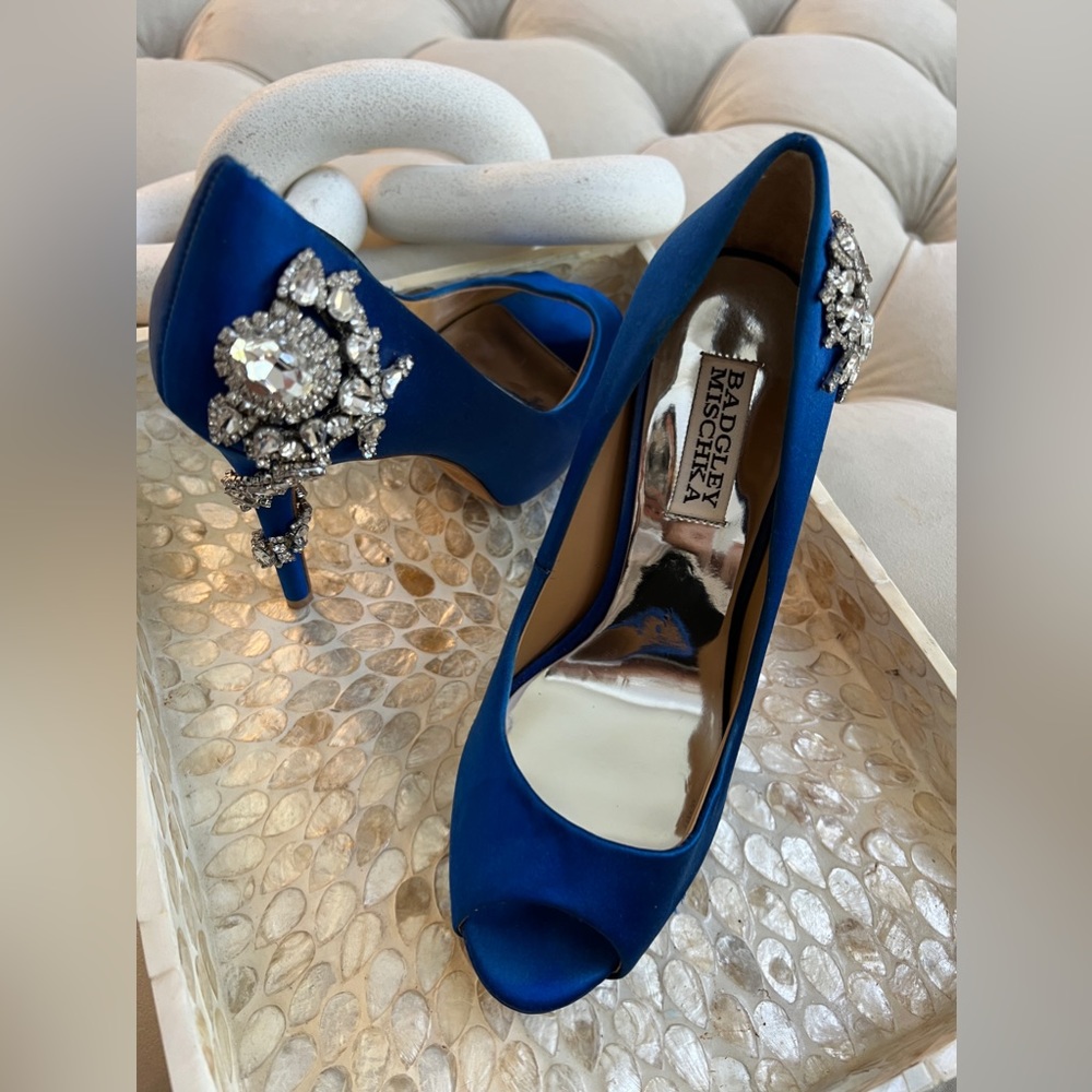 Badgley Mischka silk blue size 6